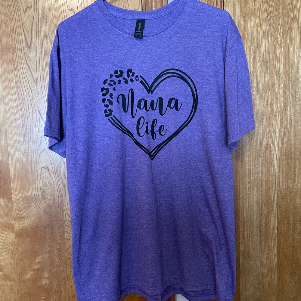 Gildan softstyle T-shirt size Large color purple